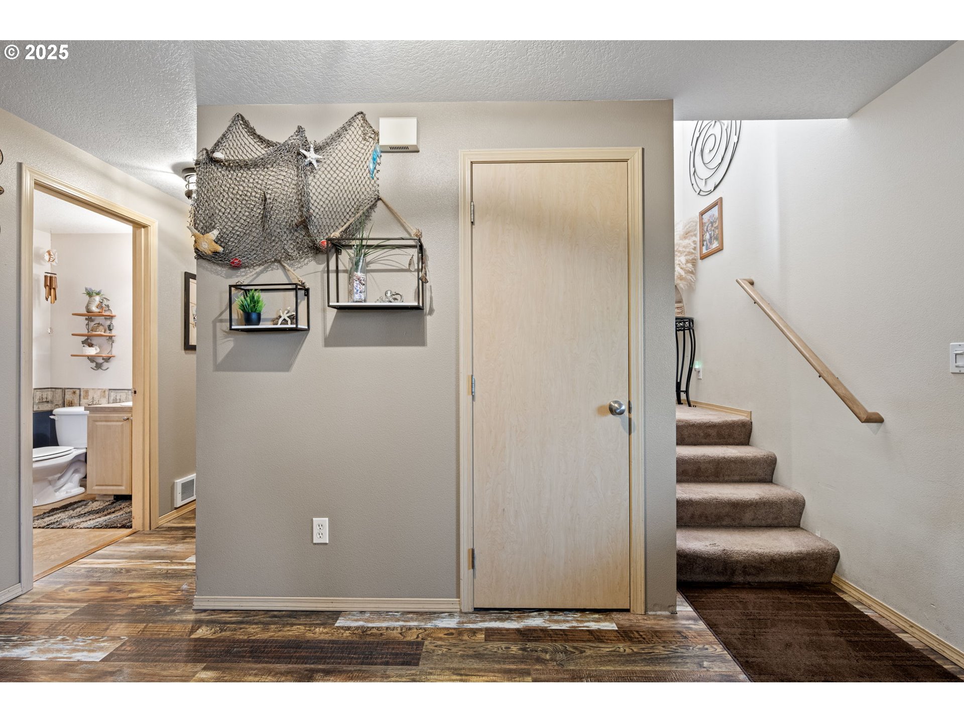 32968 Camas Swale Road Creswell, OR 97426 - Photo 15 of 44 a view of entryway and hall