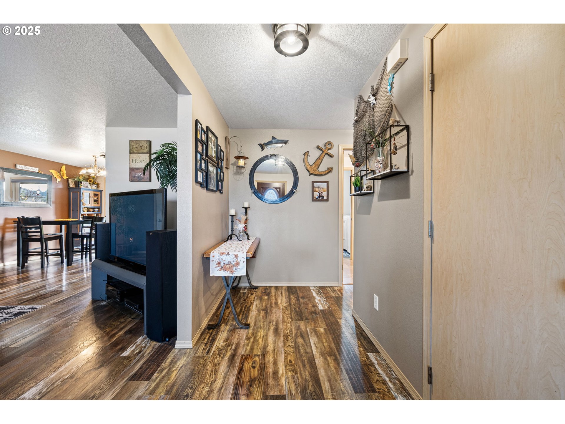 32968 Camas Swale Road Creswell, OR 97426 - Photo 16 of 44 a view of entryway with wooden floor