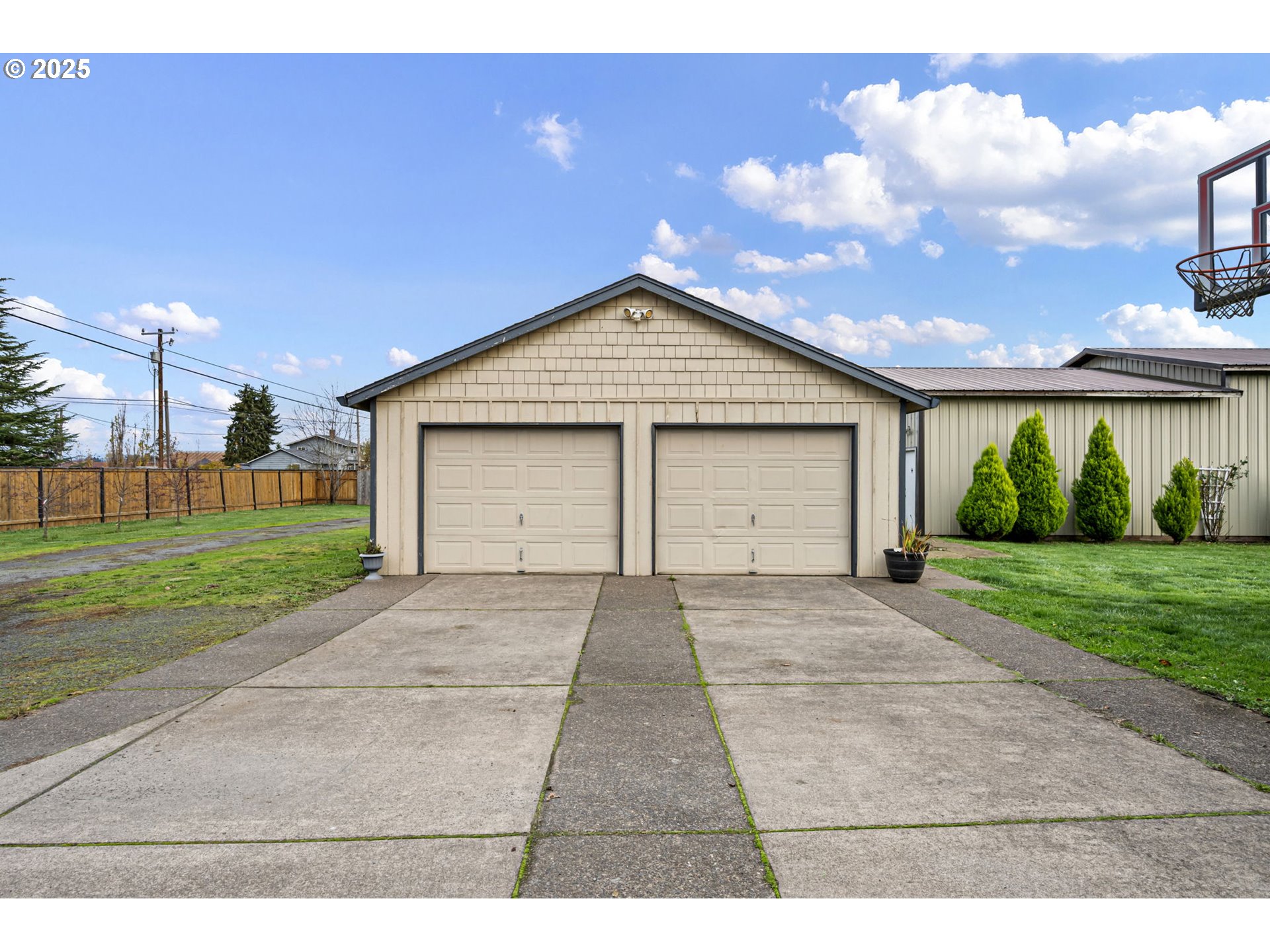 32968 Camas Swale Road Creswell, OR 97426 - Photo 35 of 44 a front view of a house with a yard and garage