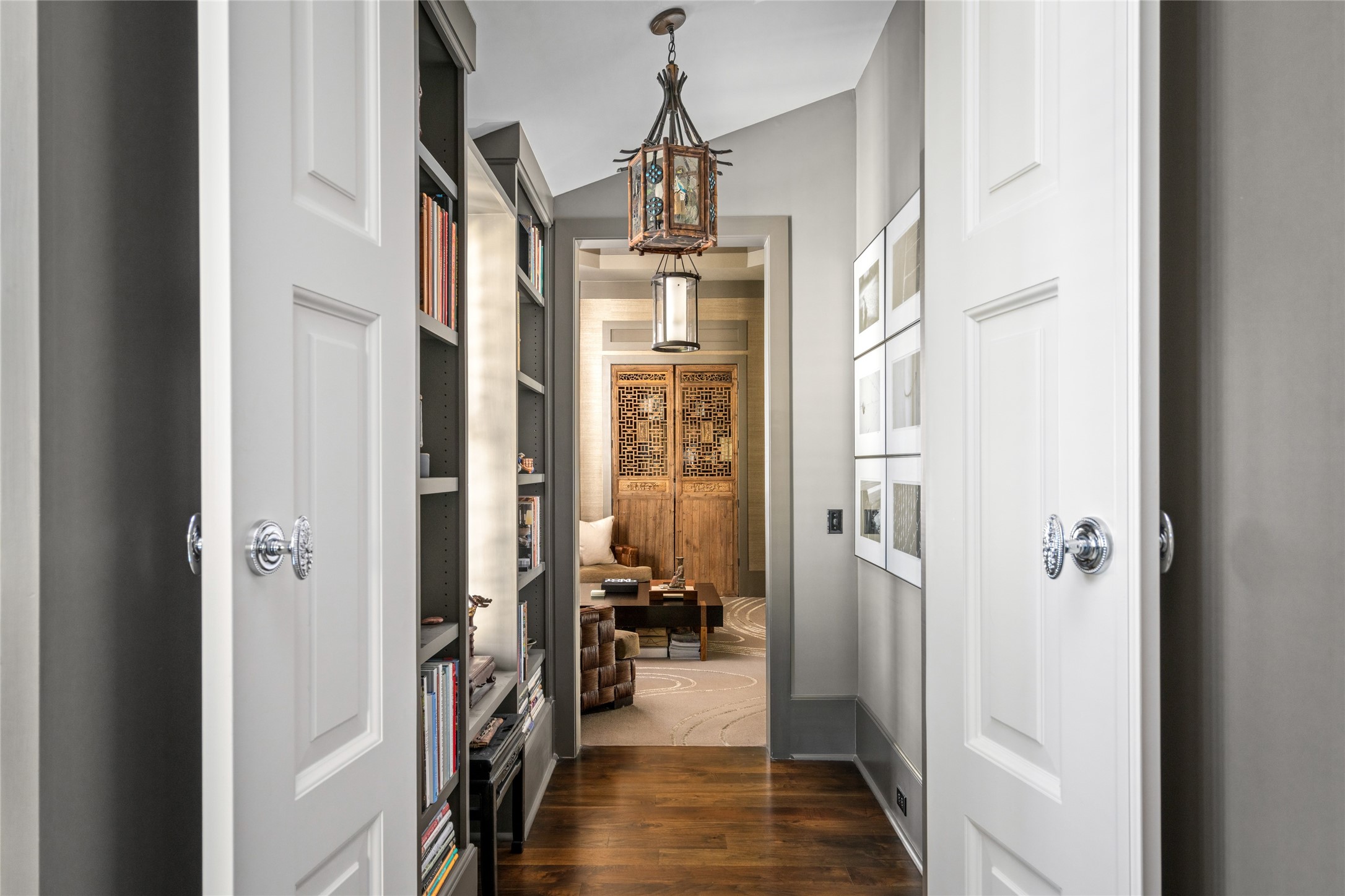6024 Memorial Drive Houston, TX 77007 - Photo 33 of 47 a hallway with a view of living room
