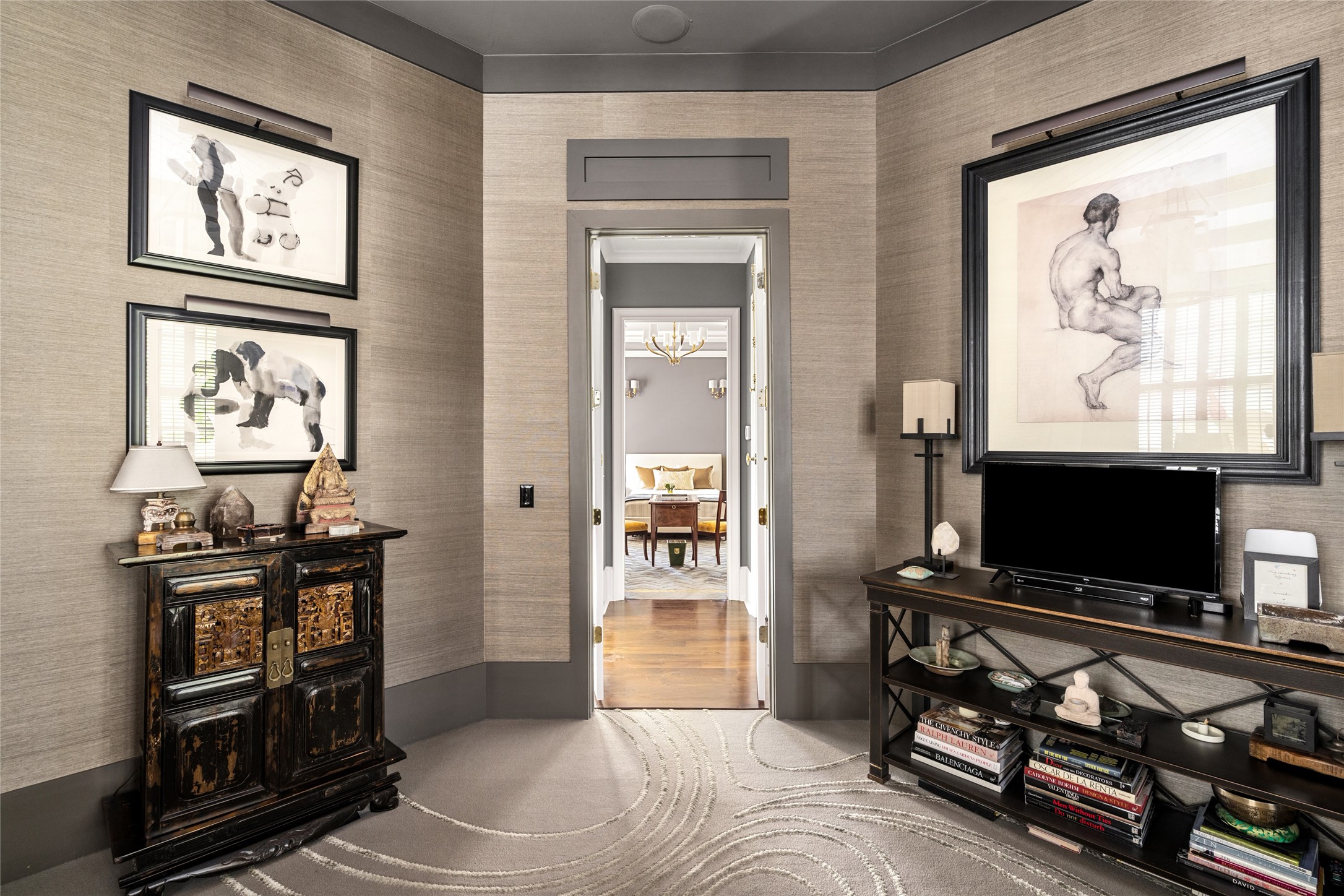 6024 Memorial Drive Houston, TX 77007 - Photo 35 of 47 a bedroom with furniture and a flat screen tv