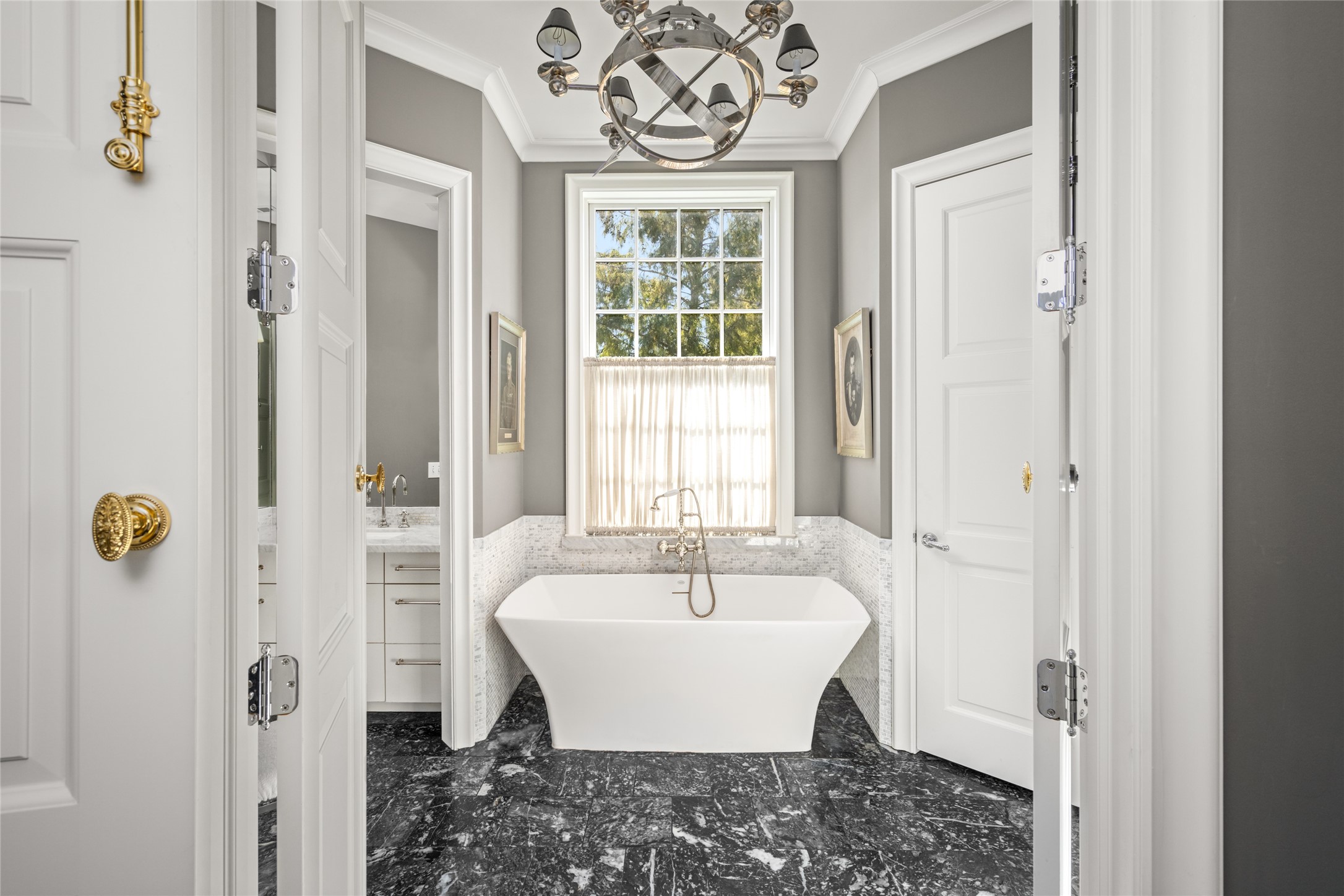 6024 Memorial Drive Houston, TX 77007 - Photo 40 of 47 a white bath tub sitting next to a white cabinet