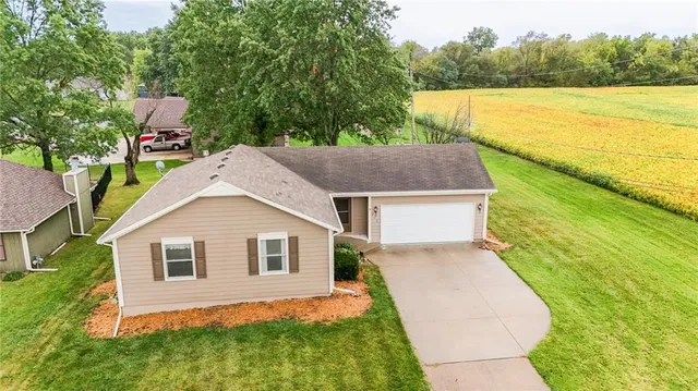 $265,000 | 212 Edgewood Drive, Wellsville, KS 66092