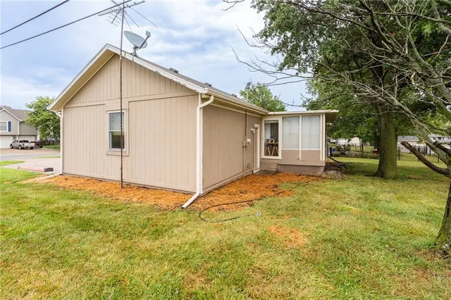 $265,000 | 212 Edgewood Drive, Wellsville, KS 66092