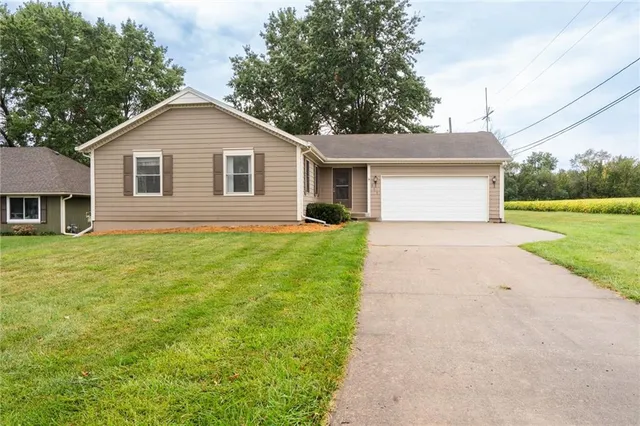 $265,000 | 212 Edgewood Drive, Wellsville, KS 66092