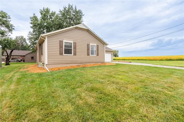 $265,000 | 212 Edgewood Drive, Wellsville, KS 66092