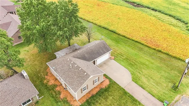 $265,000 | 212 Edgewood Drive, Wellsville, KS 66092