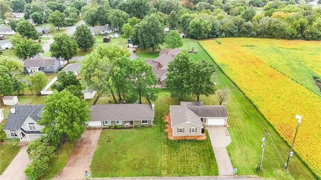 $265,000 | 212 Edgewood Drive, Wellsville, KS 66092