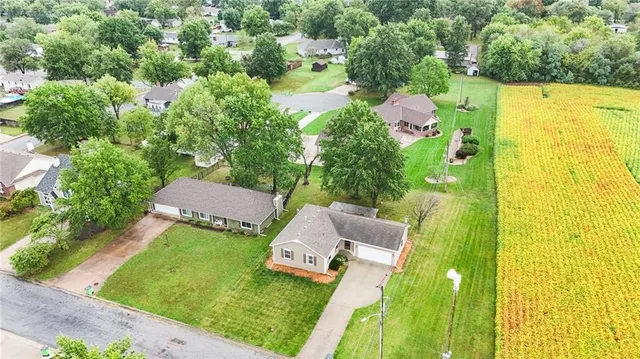 $265,000 | 212 Edgewood Drive, Wellsville, KS 66092