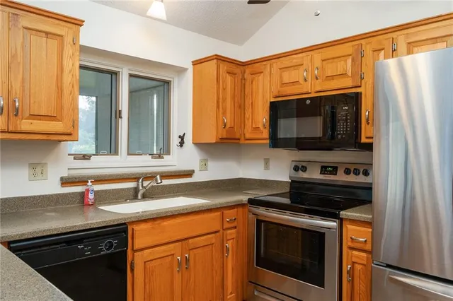 $265,000 | 212 Edgewood Drive, Wellsville, KS 66092