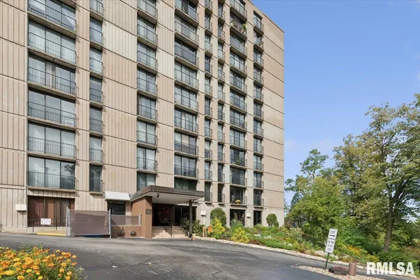 $107,900 | 1800 7th Street, Unit 2A, East Moline, IL 61244