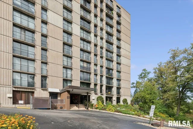 $119,500 | 1800 7th Street, Unit 2A, East Moline, IL 61244