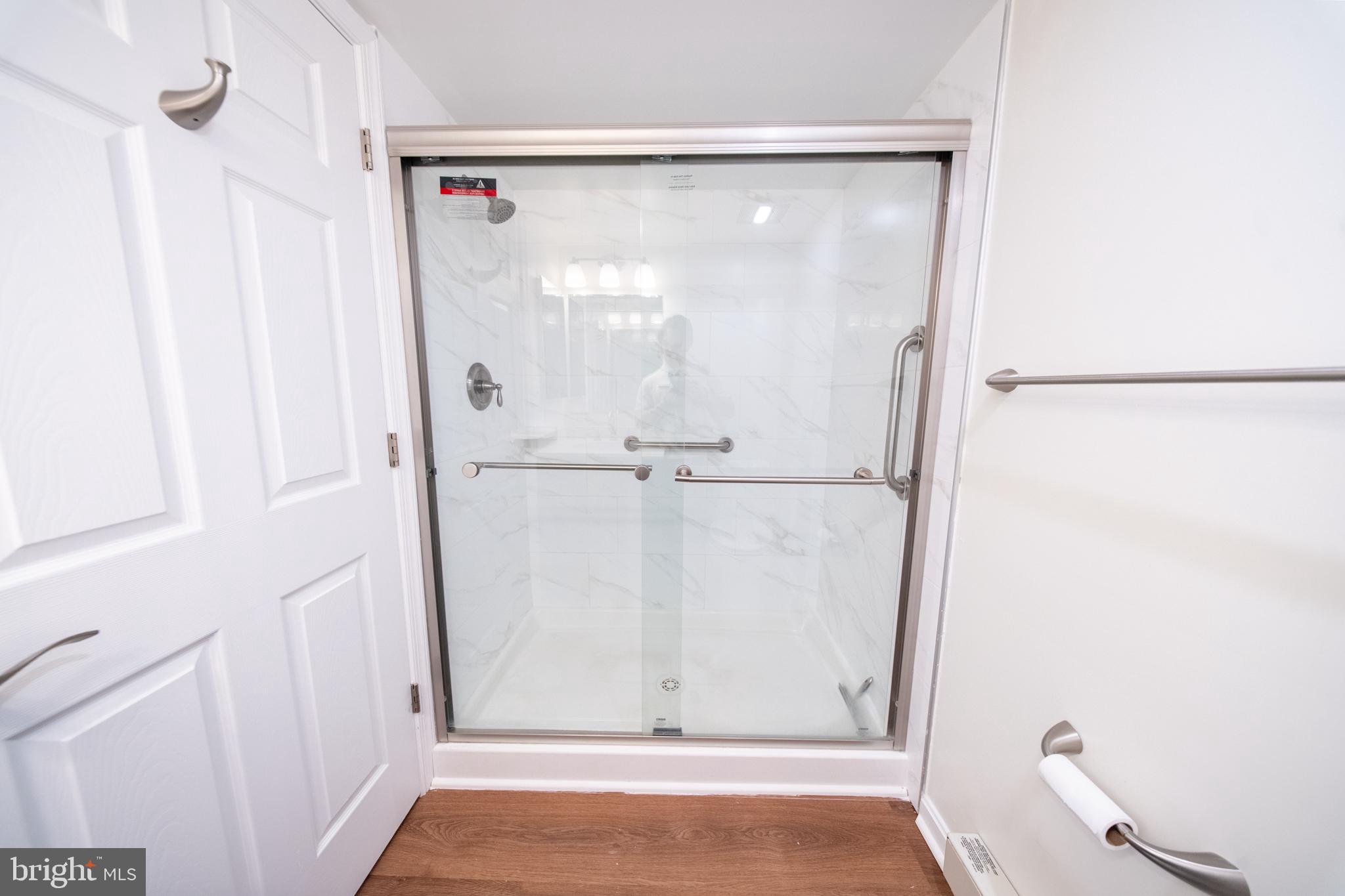15210 Elkridge Way, Unit 912J Silver Spring, MD 20906 - Photo 29 of 35 Shower