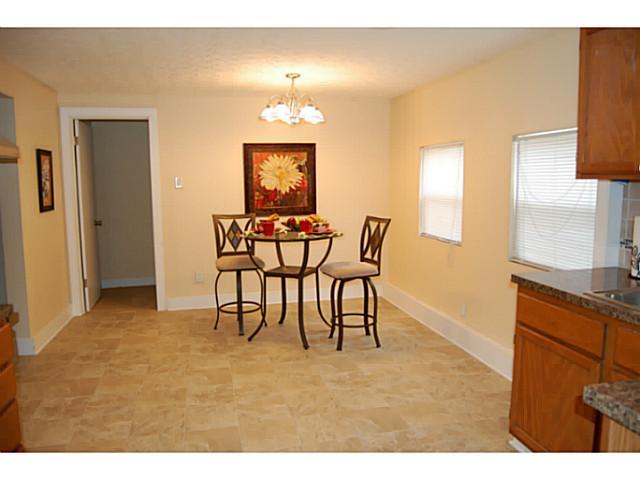 2010 Stelzer Road Columbus, OH 43219 - Photo 4 of 17