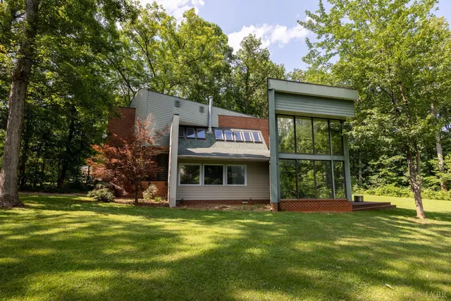 a front view of house with yard