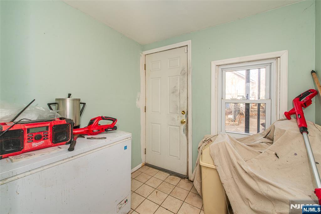 18 Van Rensselear Street Belleville, NJ 07109 - Photo 13 of 23