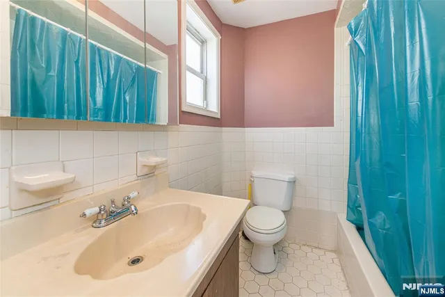 $549,999 | 18 Van Rensselear Street, Belleville, NJ 07109