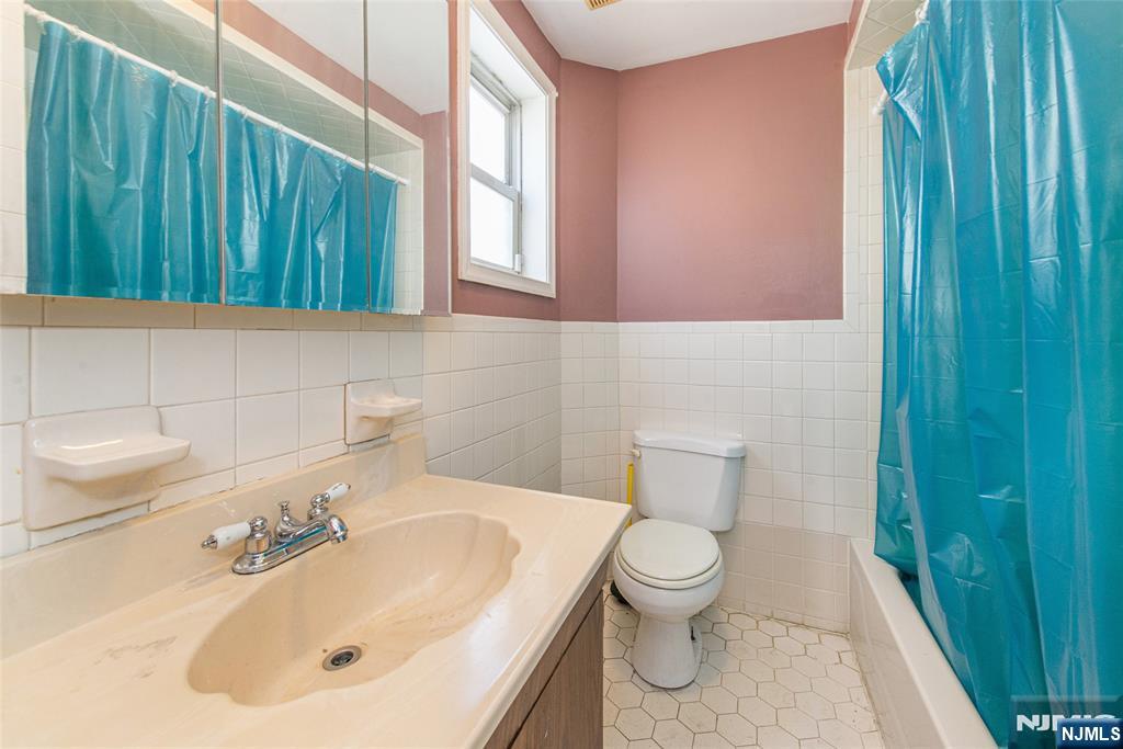 18 Van Rensselear Street Belleville, NJ 07109 - Photo 15 of 23