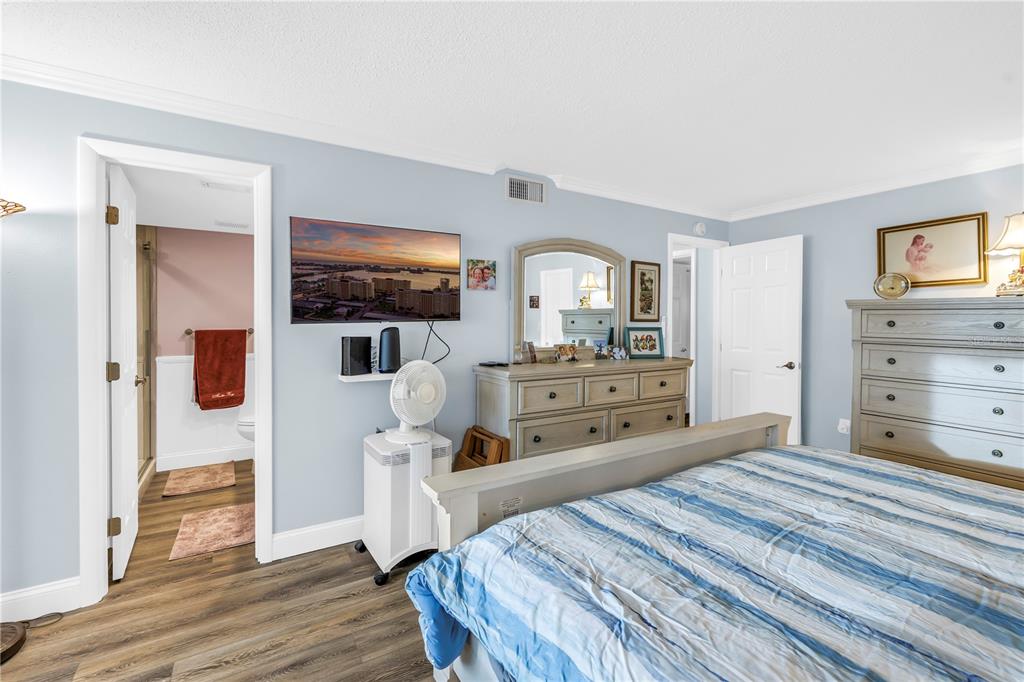 4525 Cove Circle, Unit 102 St. Petersburg, FL 33708 - Photo 14 of 73