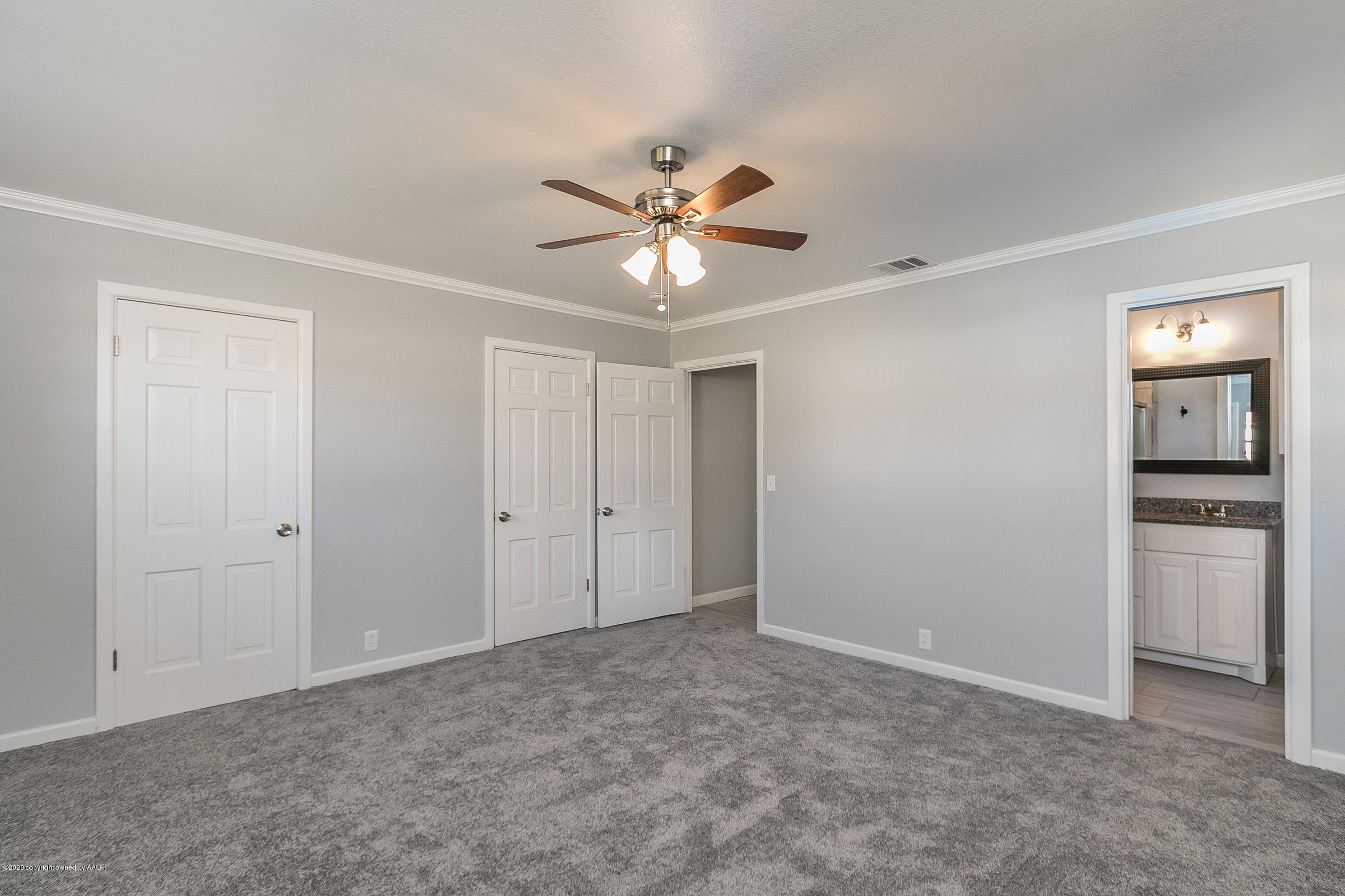 6113 Gainsborough Road Amarillo, TX 79106 - Photo 14 of 26 a view of an empty room and a kitchen