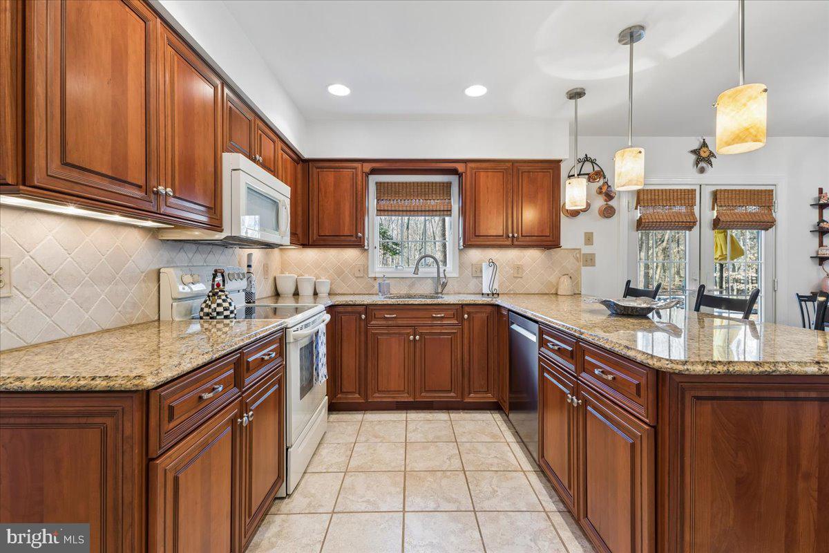 108 Gloucester Road Queenstown, MD 21658 - Photo 16 of 57 Great storage space for pots and pans