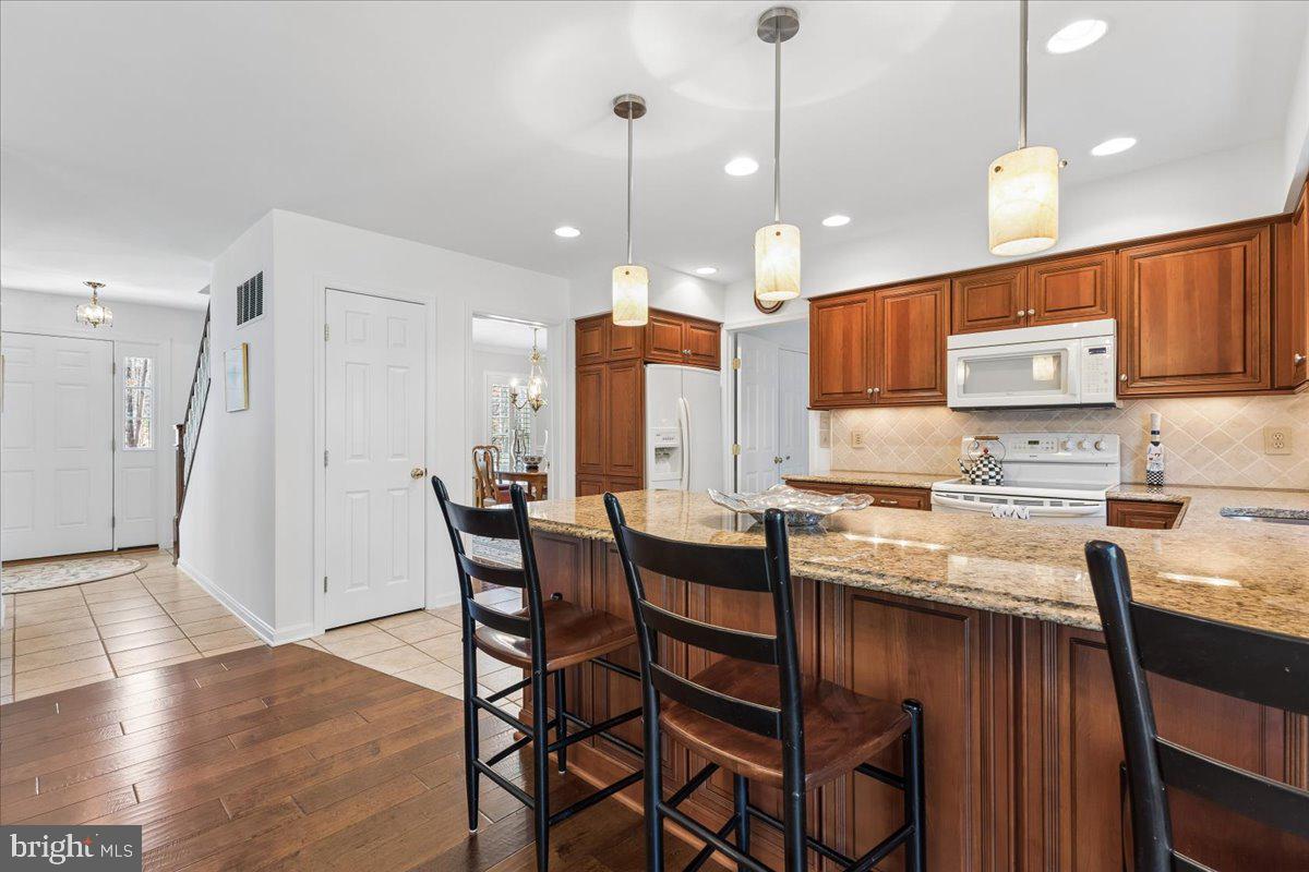 108 Gloucester Road Queenstown, MD 21658 - Photo 17 of 57 Entry from the hallway