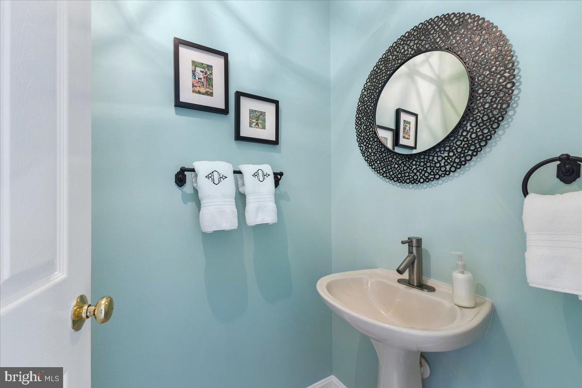 108 Gloucester Road Queenstown, MD 21658 - Photo 27 of 57 Handy powder room off the hallway