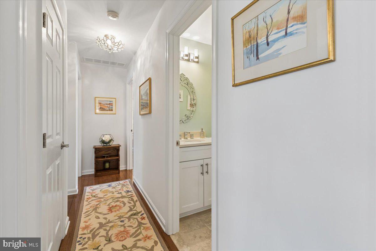 108 Gloucester Road Queenstown, MD 21658 - Photo 31 of 57 Notice the ceiling light!