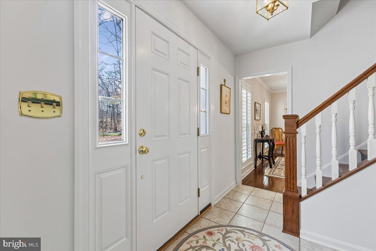 108 Gloucester Road Queenstown, MD 21658 - Photo 7 of 57 Welcoming entry foyer...tile floor
