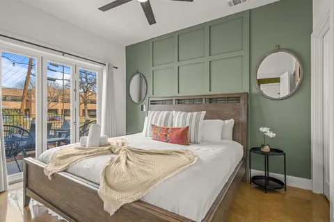 $650,000 | 500 West Sanford Street, Arlington, TX 76011