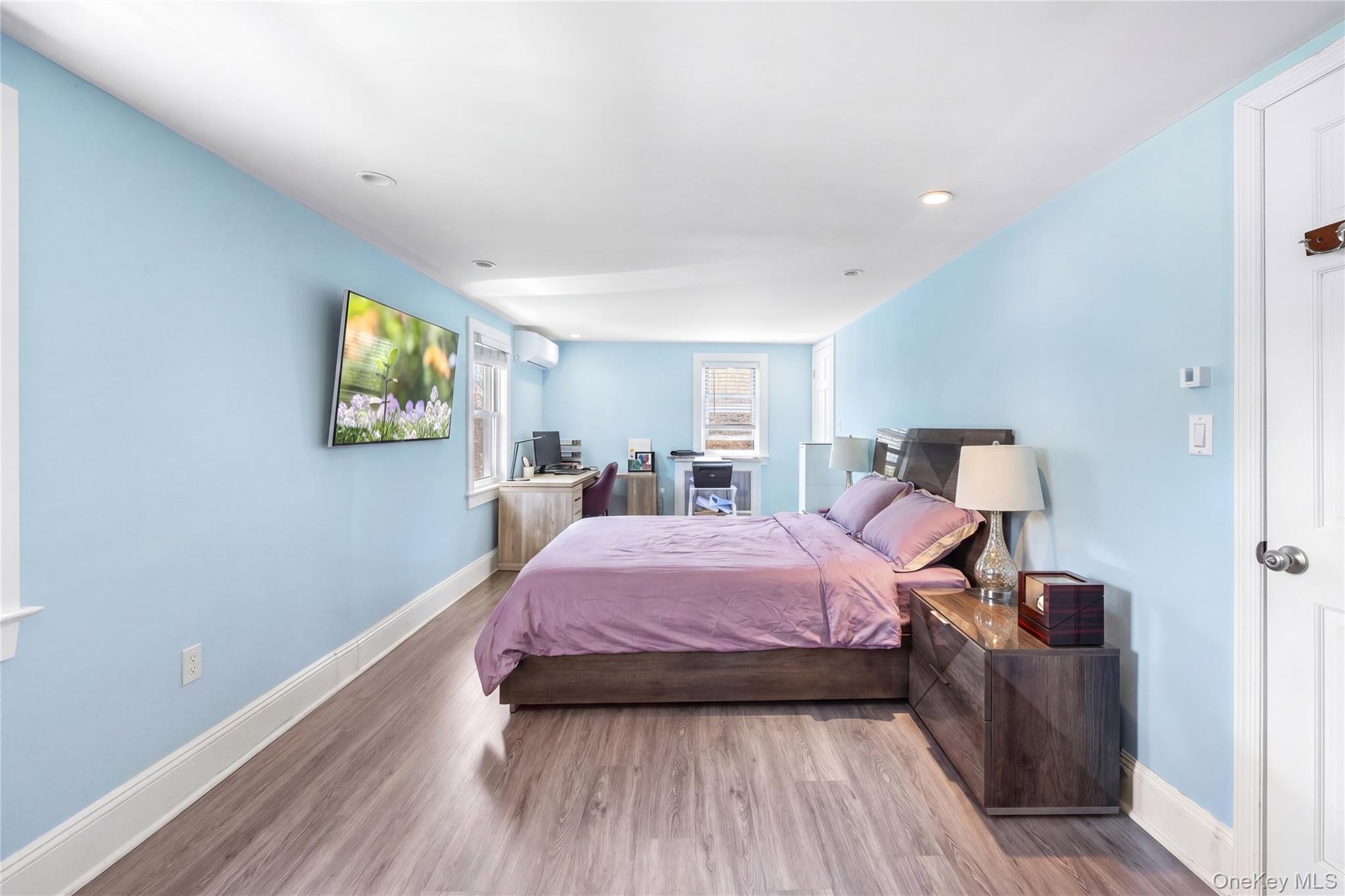 3 3rd Street Greenvale, NY 11548 - Photo 13 of 34