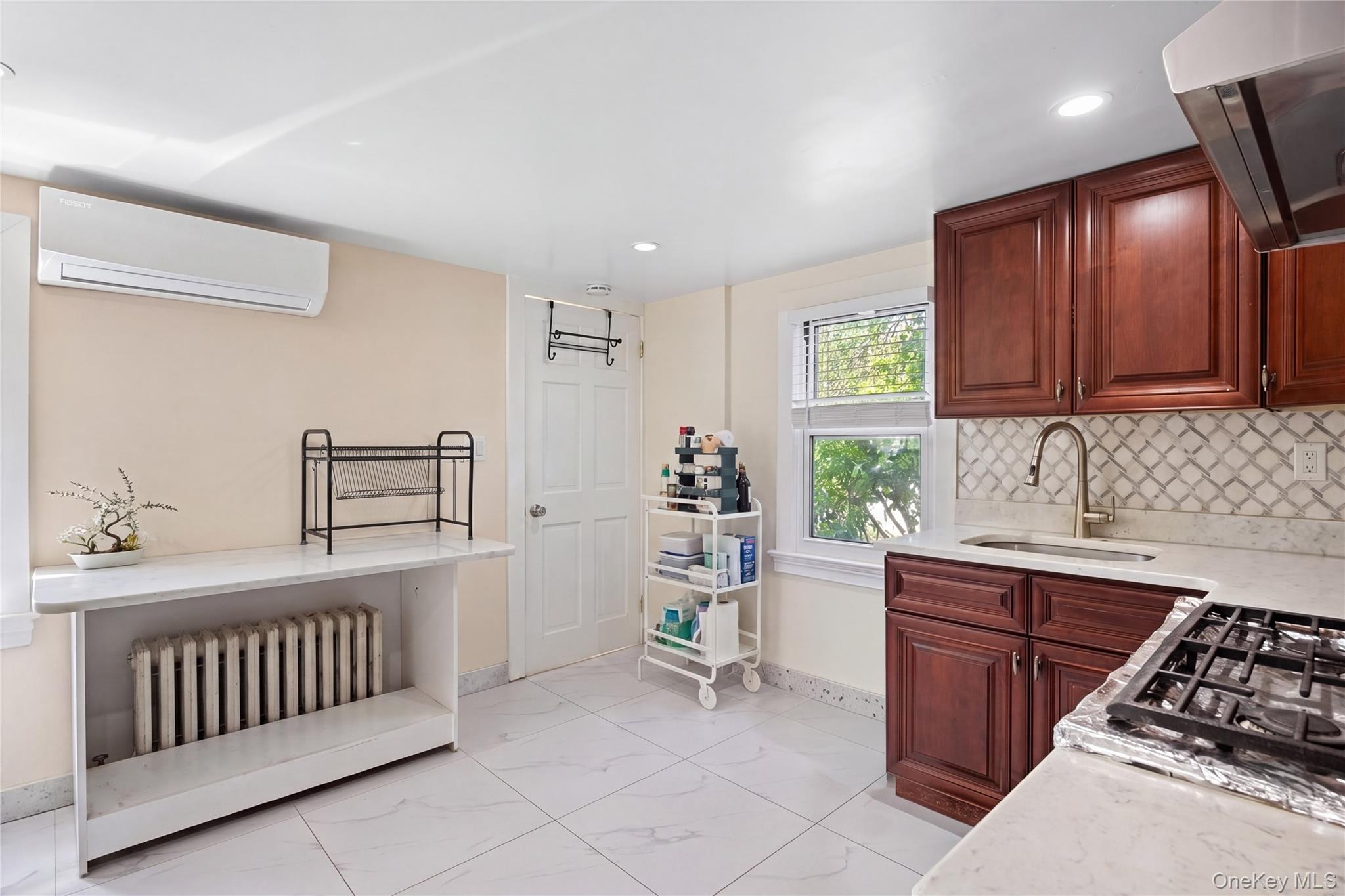 3 3rd Street Greenvale, NY 11548 - Photo 8 of 34