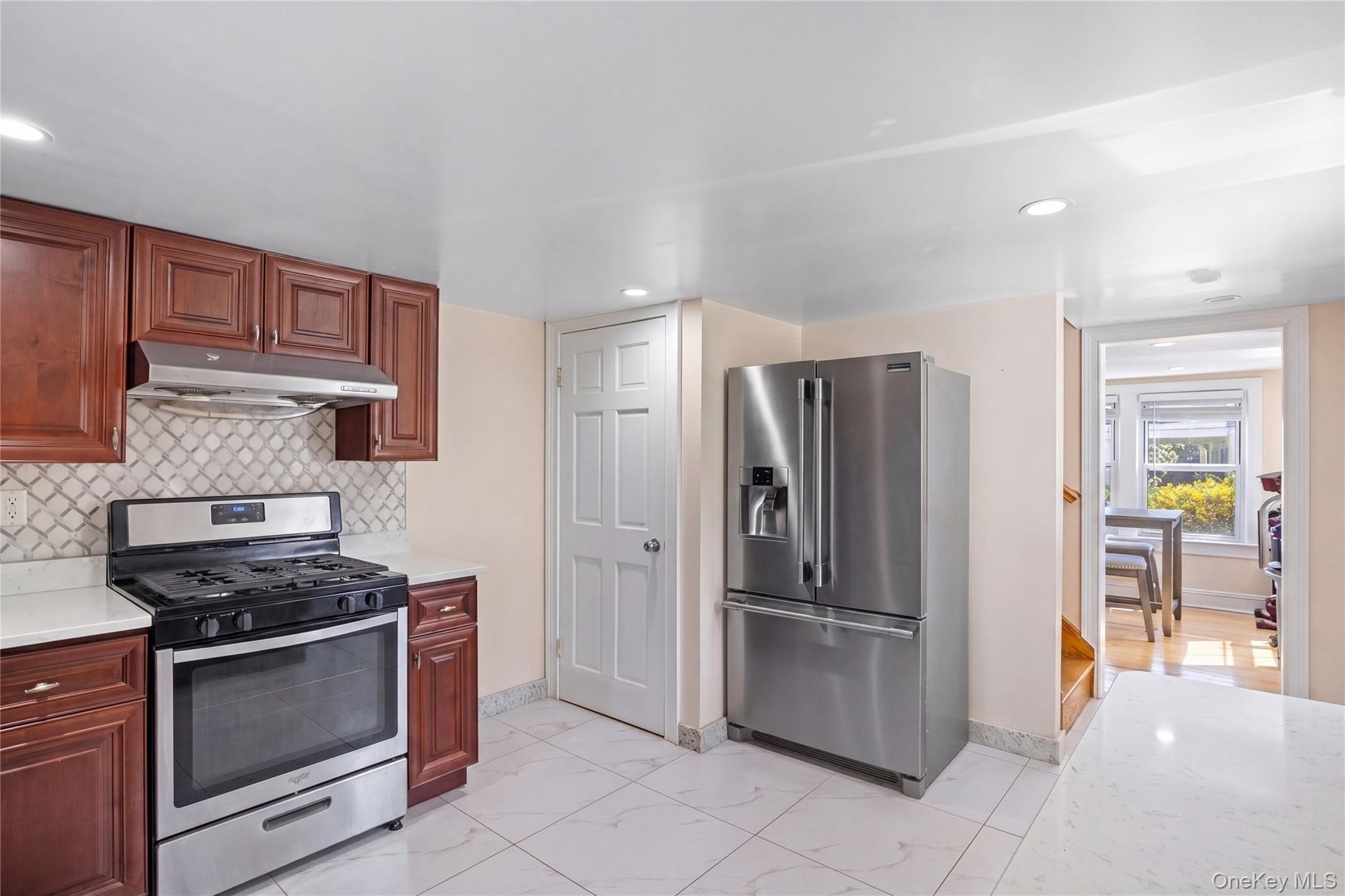 3 3rd Street Greenvale, NY 11548 - Photo 9 of 34