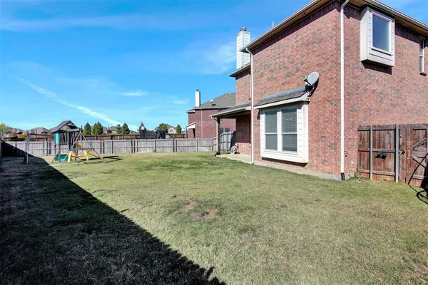 a view of an house with backyard space and balcony