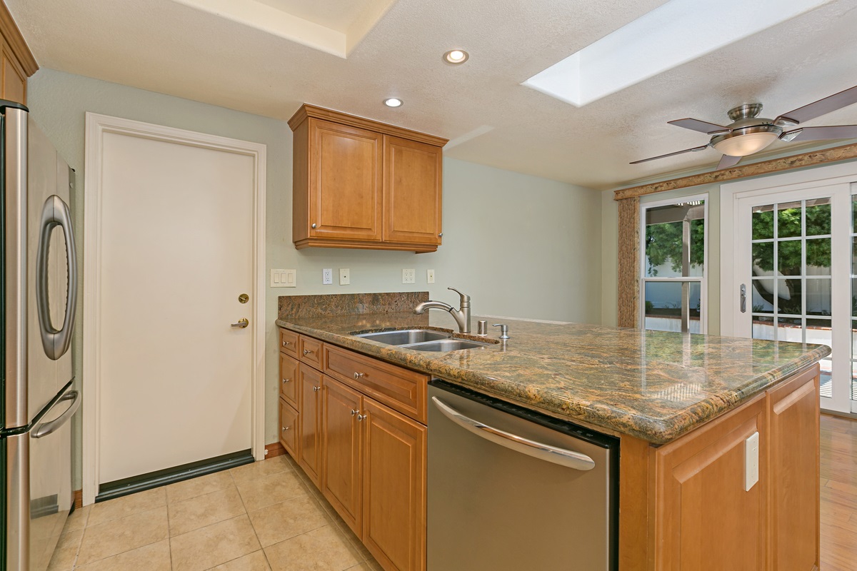 4918 Galicia Way Oceanside, CA 92056 - Photo 7 of 22