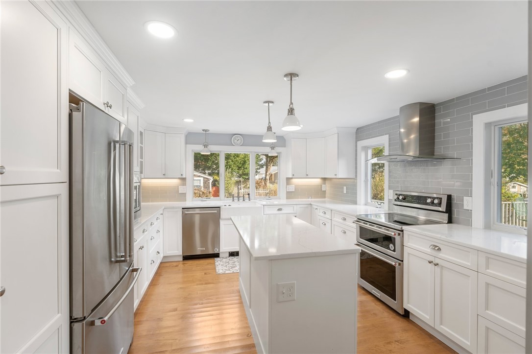 55 Crandall Avenue Westerly, RI 02891 - Photo 18 of 47