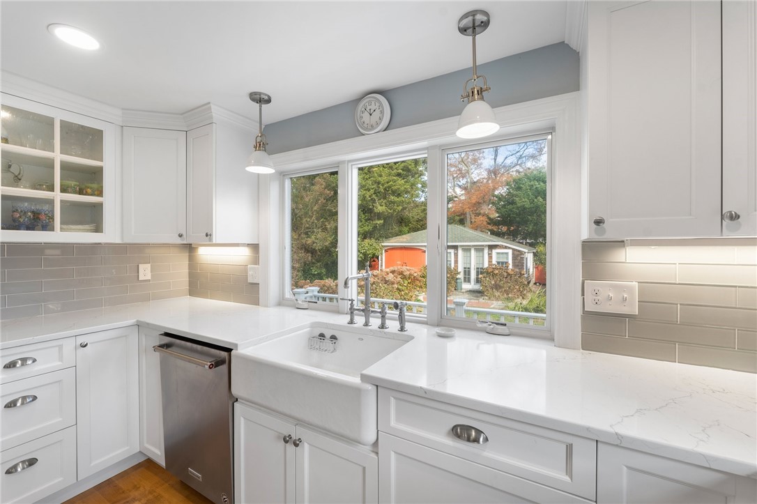 55 Crandall Avenue Westerly, RI 02891 - Photo 20 of 47