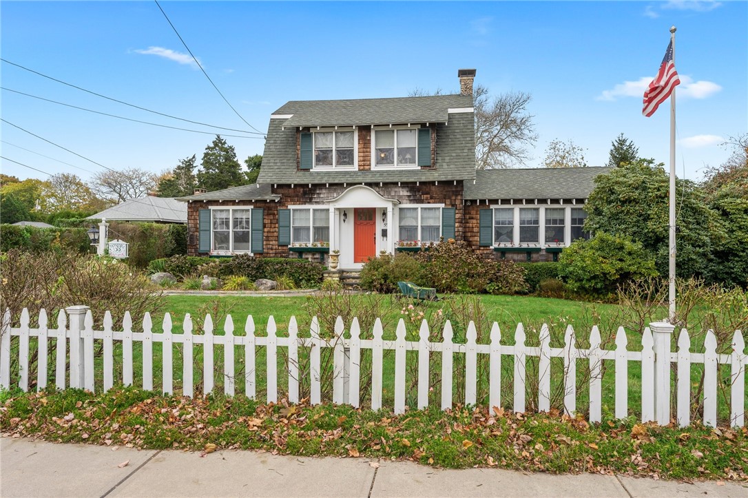 55 Crandall Avenue Westerly, RI 02891 - Photo 3 of 47