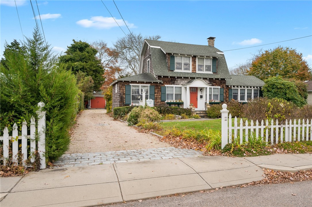 55 Crandall Avenue Westerly, RI 02891 - Photo 4 of 47