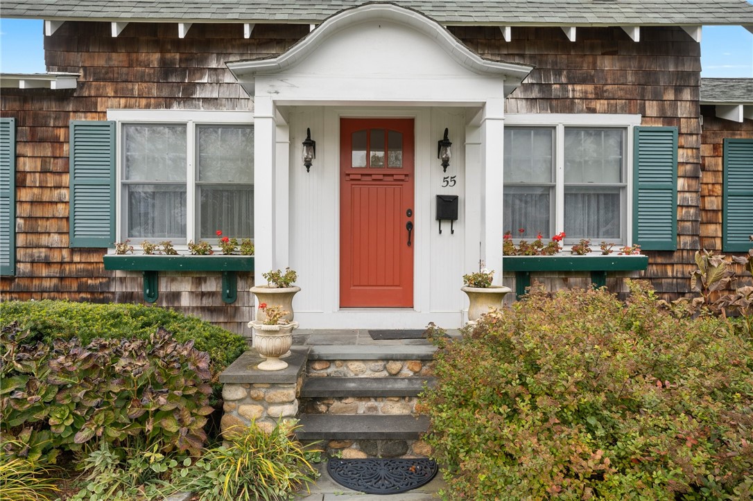 55 Crandall Avenue Westerly, RI 02891 - Photo 8 of 47