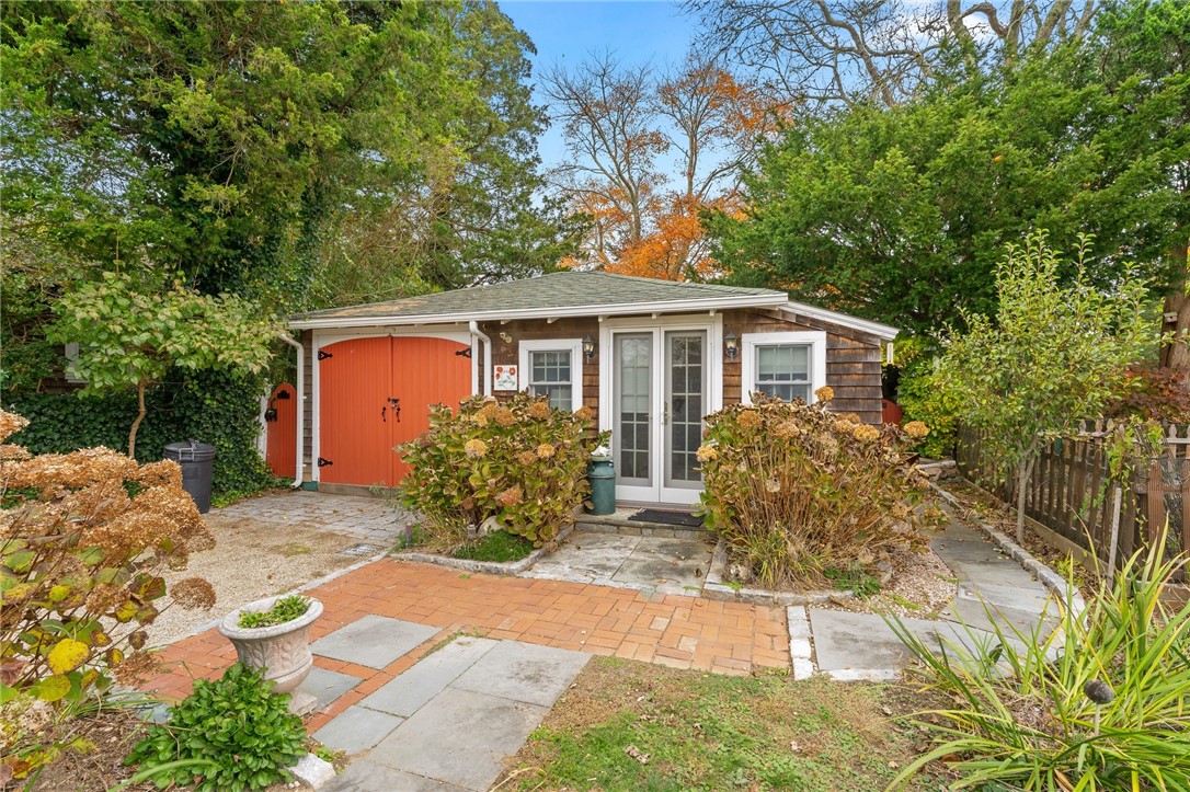 55 Crandall Avenue Westerly, RI 02891 - Photo 10 of 47