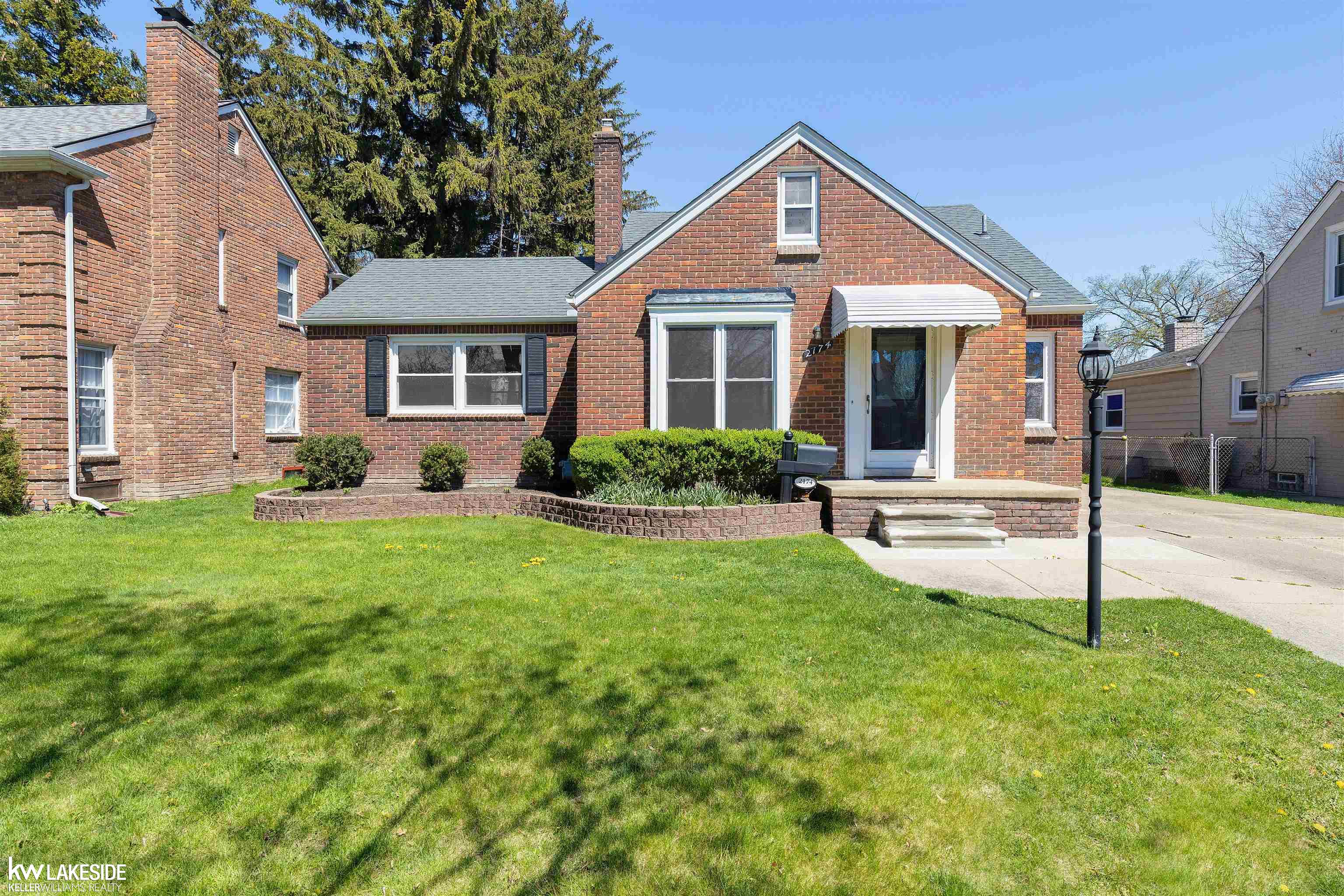 2174 Hawthorne Road Grosse Pointe Woods, MI 48236 - Photo 2 of 43