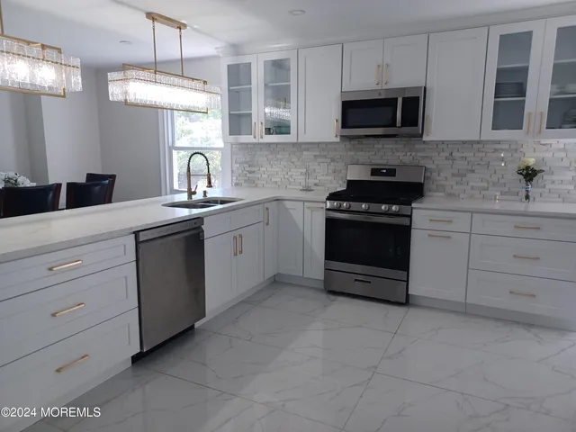 $2,600 | 240 Woodcrest Road, Oakhurst, NJ 07755