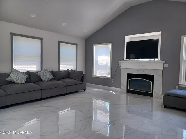 $2,600 | 240 Woodcrest Road, Oakhurst, NJ 07755