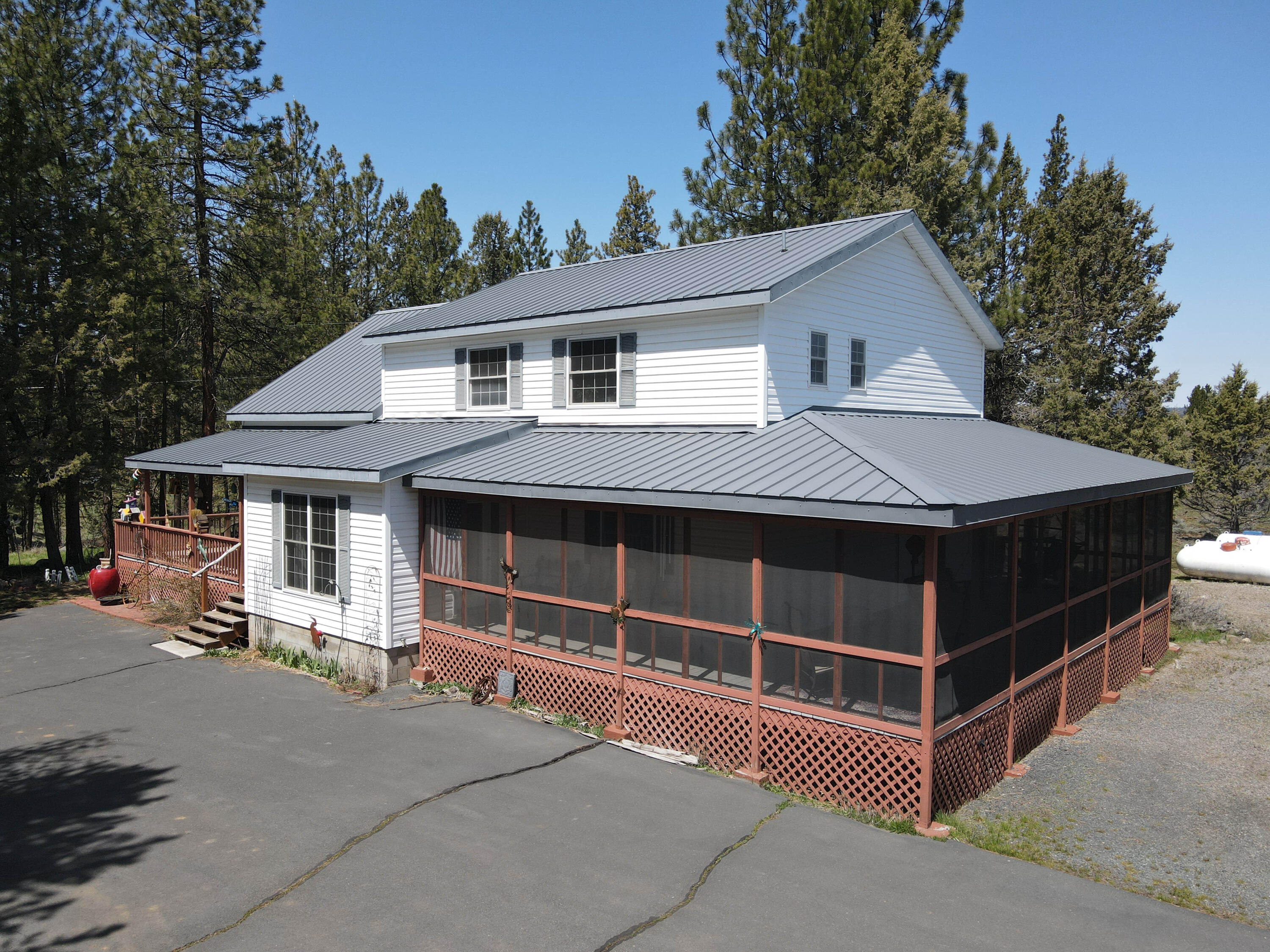 4099 Round Lake Road Klamath Falls, OR 97601 - Photo 2 of 50 4099 RdLk__070