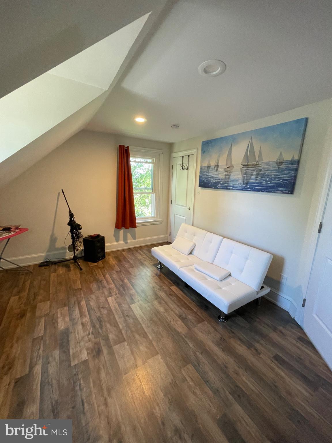 8129 Pine Road Philadelphia, PA 19111 - Photo 23 of 40 Bright, airy space with nautical art.