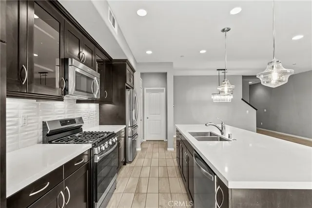 $675,000 | 22105 Barrington Way, Saugus, CA 91350