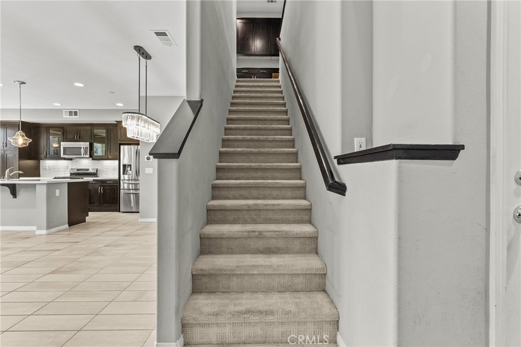 22105 Barrington Way Saugus, CA 91350 - Photo 17 of 50