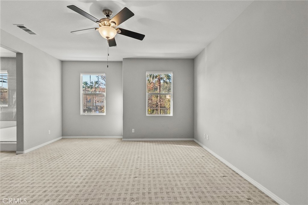 22105 Barrington Way Saugus, CA 91350 - Photo 23 of 50