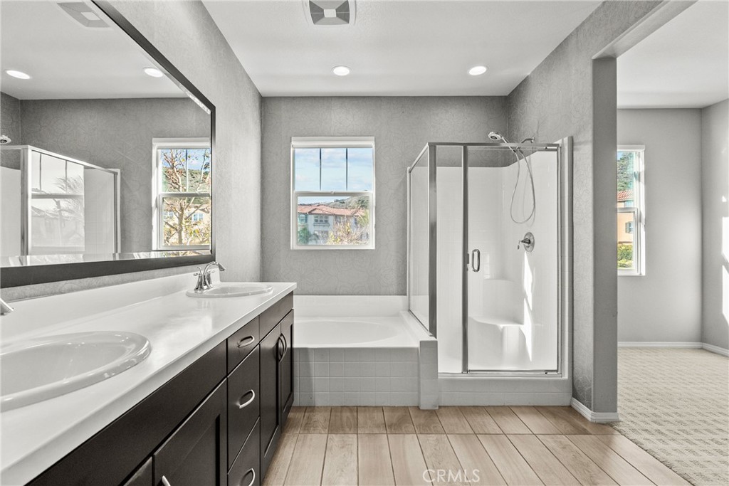 22105 Barrington Way Saugus, CA 91350 - Photo 27 of 50